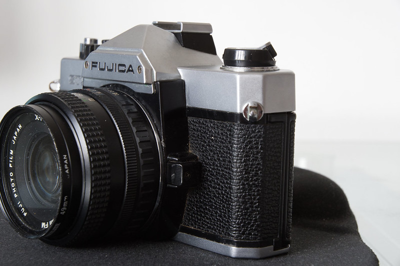 Fujica STX 1 Lens Release