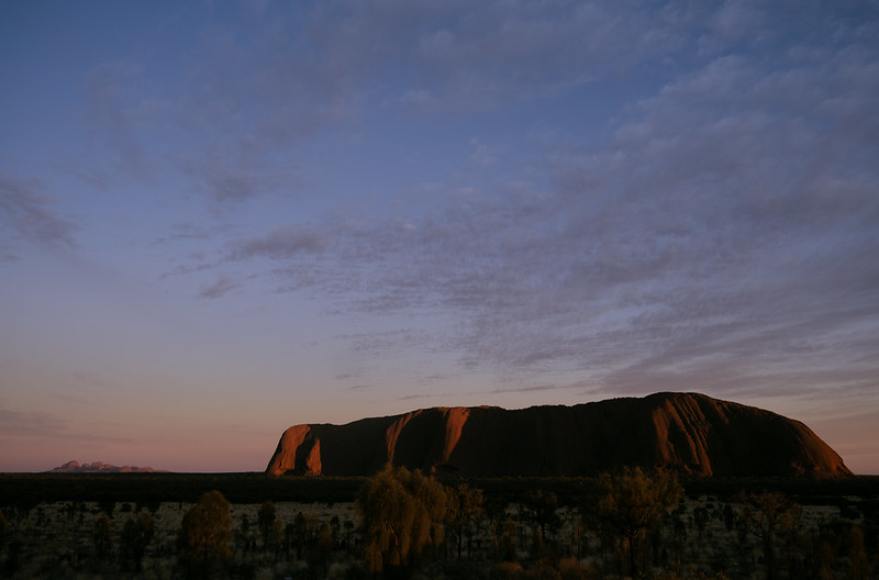 First light on Uluṟu and Kata Tjuṯa