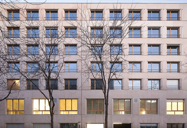 2 creches et 25 logements sociaux.  Armand Nouvet architecte, 2021. Rue de l'Evangile, Paris 18.