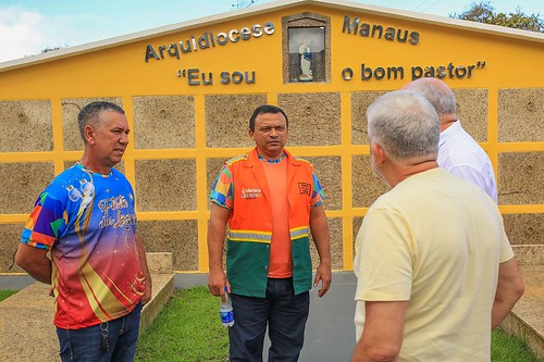 8.5.2022 - Cemitérios de Manaus recebem grande público no dia das Mães