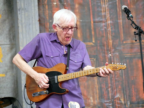 Bill Kirchen in the Blues Tent. Photo by Louis Crispino.