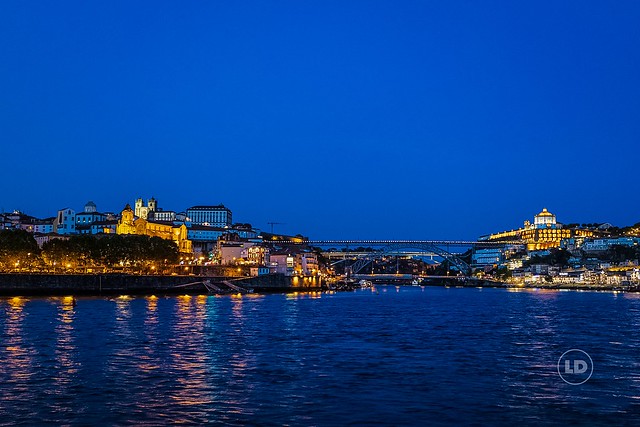 Porto e Gaia repartindo o Douro