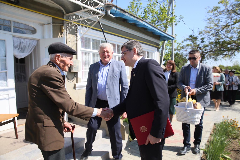 09.05.2022 – Vizita Președintelui Parlamentului, Igor Grosu, la Serghei Pavlicenco, veteran al celui de-al Doilea Război Mondial