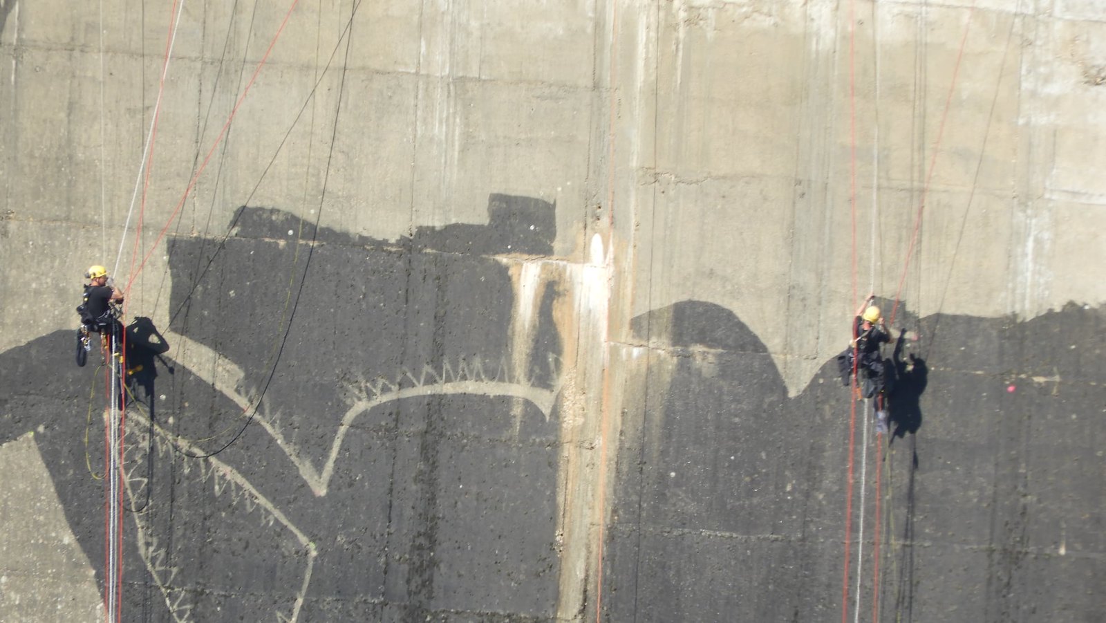 Réalisation d'une fresque sur le barrage de Vouglans