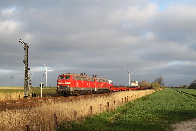 DB 218 834-0 en DB 218 397-8 bij Klanxbüll op 3-5-2022