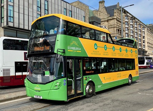 SJ16 ZZE ‘Edinburgh Bus Tours Ltd’ No 241. ‘Edinburgh Tour’. Volvo B5TL / Wright Eclipse Gemini 3 on Dennis Basford’s railsroadsrunways.blogspot.co.uk’