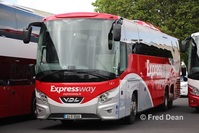 Bus Éireann LX 7 (211-D-12505).