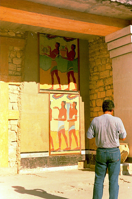 minoan murals in Knossos palace