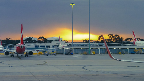 blazing sunrise melbourneairport melbourne victoria australia sun airplane aeroplane planes morning airport pwl