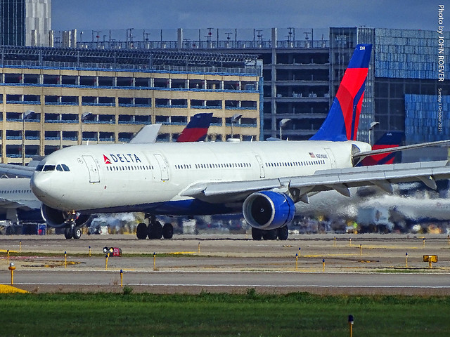 Delta A330 landing at MSP, 3 Oct 2021