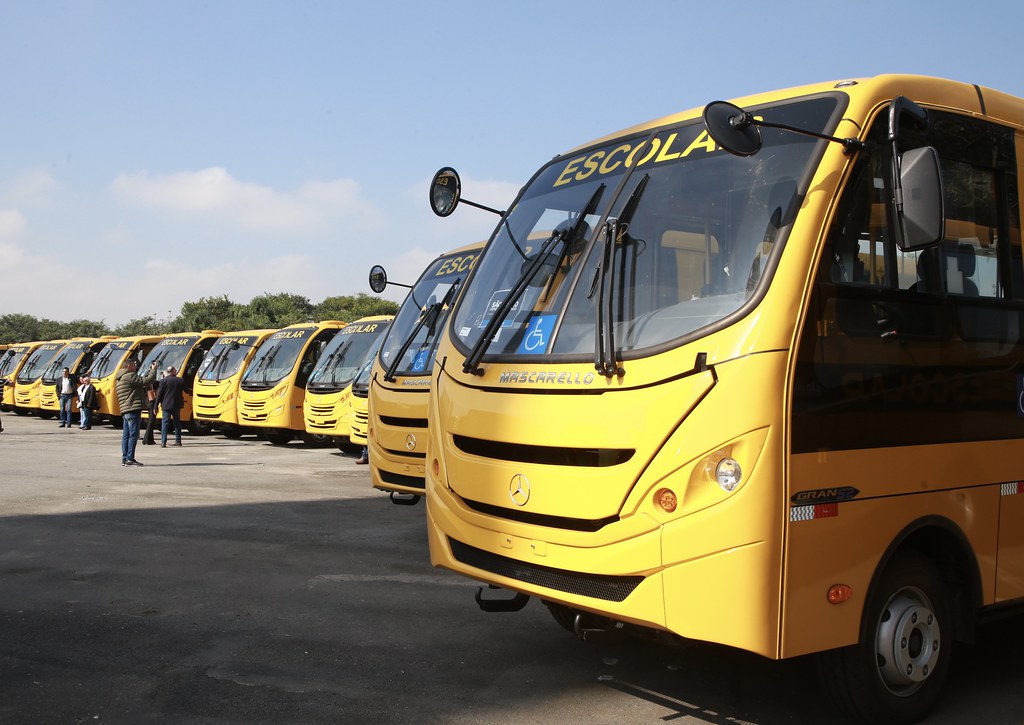 SP destina R$ 280,4 milhões para compra de ônibus escolares e caminhões para merenda