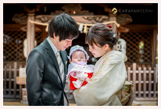 愛知県瀬戸市の深川神社へ初宮参り　袴ロンパースを着た赤ちゃん