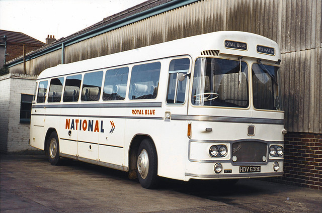 Western National Omnibus Company . 1433 HDV638E. Outside Totnes Bus garage , Devon . October-1974 .