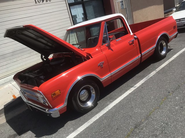 Miguel's '68 short bed Chevy C-10