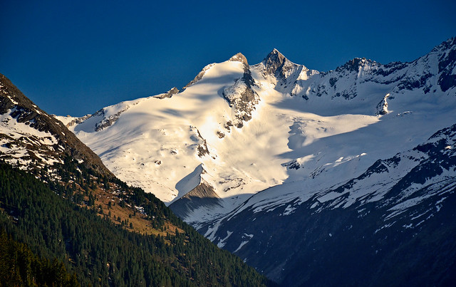 Gabler (3263 m) and Reichenspitze (3303 m) in the Zillertal Alps, Austria