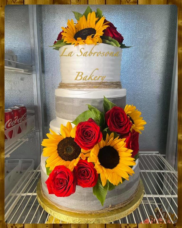 Cake by La Sabrosona Bakery inc.