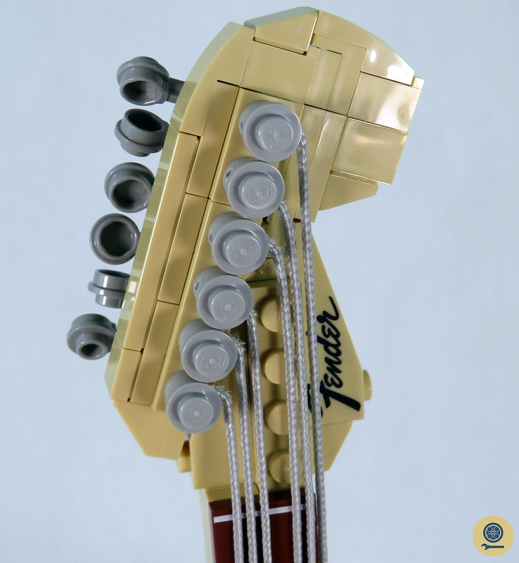 21329 Fender Stratocaster (3)