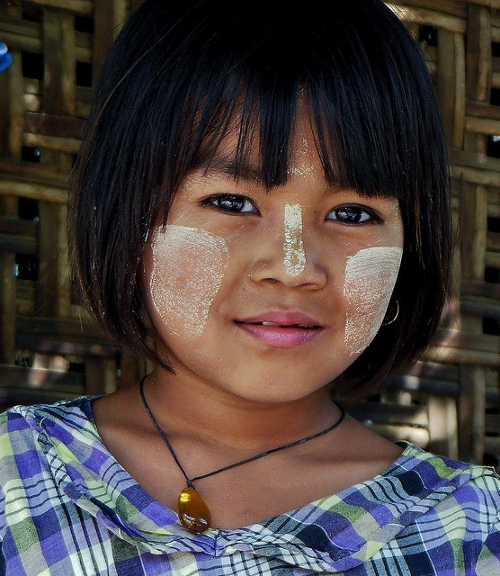 MYANMAR, Burma ,  Mandalay-Sagaing- in einem Weberdorf, pretty young girl, 78791/20691