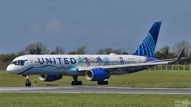 United Airlines 🇺🇸 Boeing 757-200 N14106