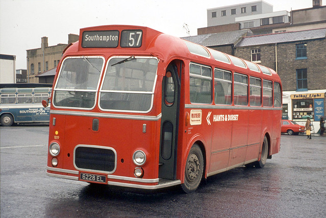 Hants & Dorset Motor Services . 1819 6228EL . Southampton Bus Station ,  Hampshire . October-1974