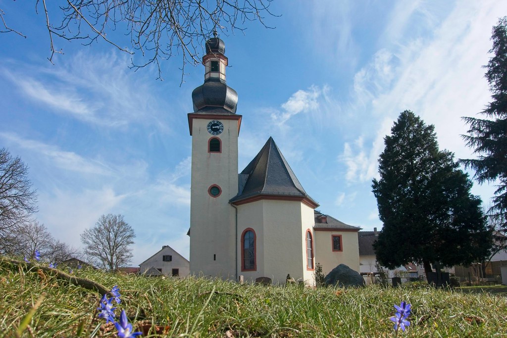 Mariä-Geburt-Kirche in Bretzenheim (Nordwest-Seite)