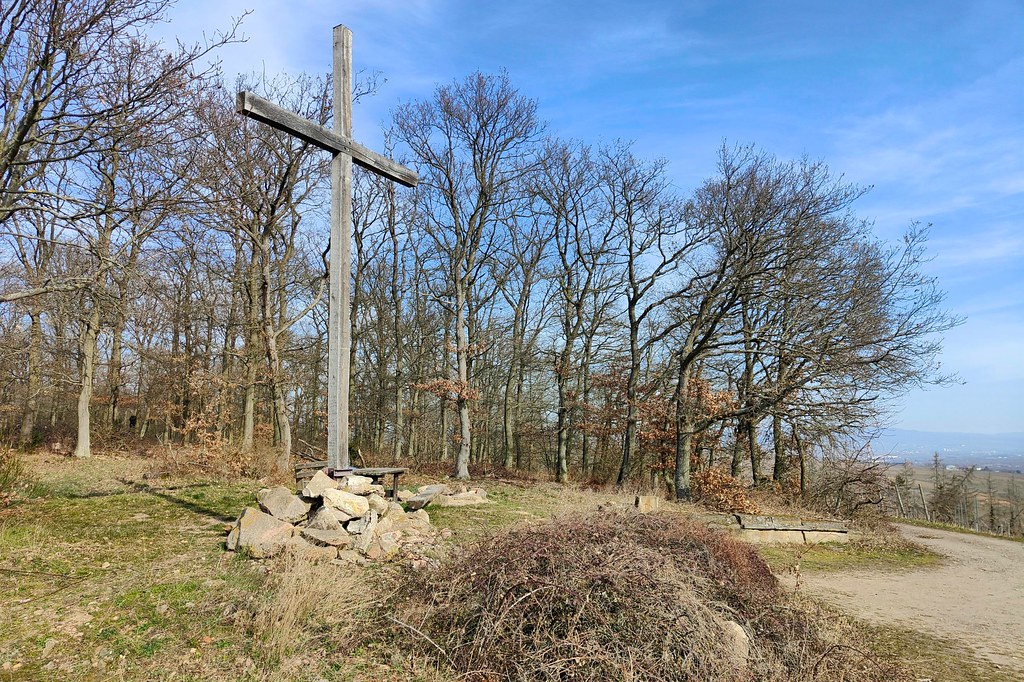 Holzkreuz am Langenlonsheimer Wald