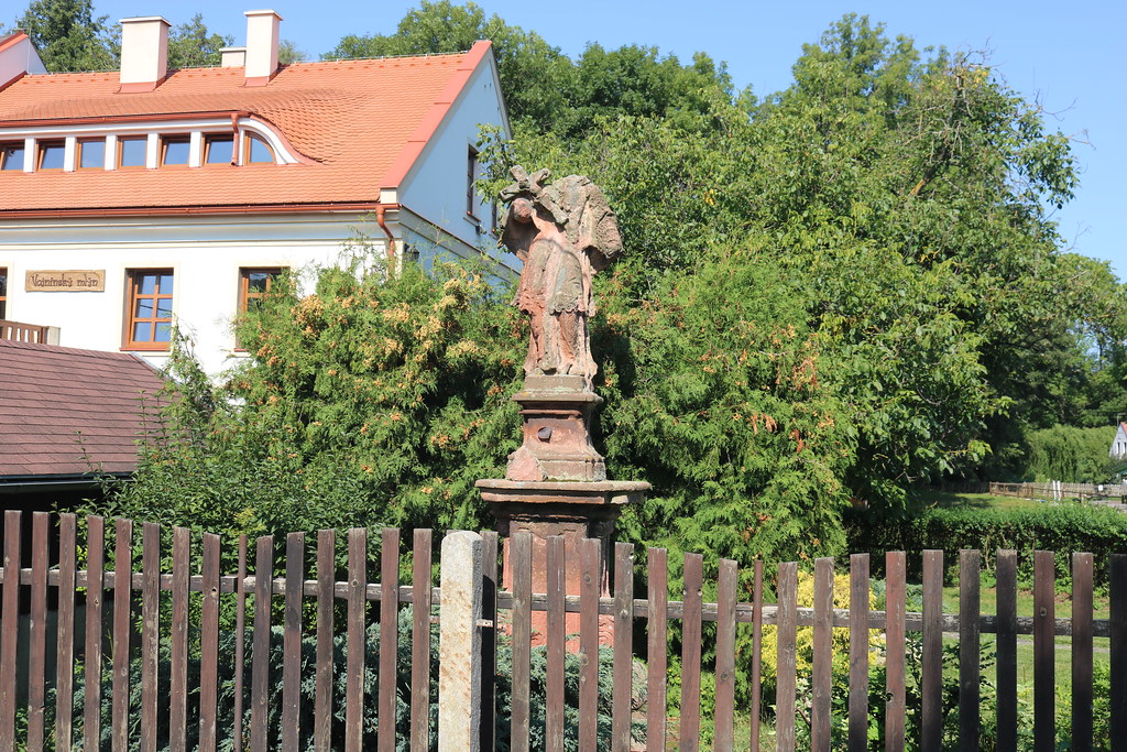 socha sv. Jana Nepomuckého ve Vojníně