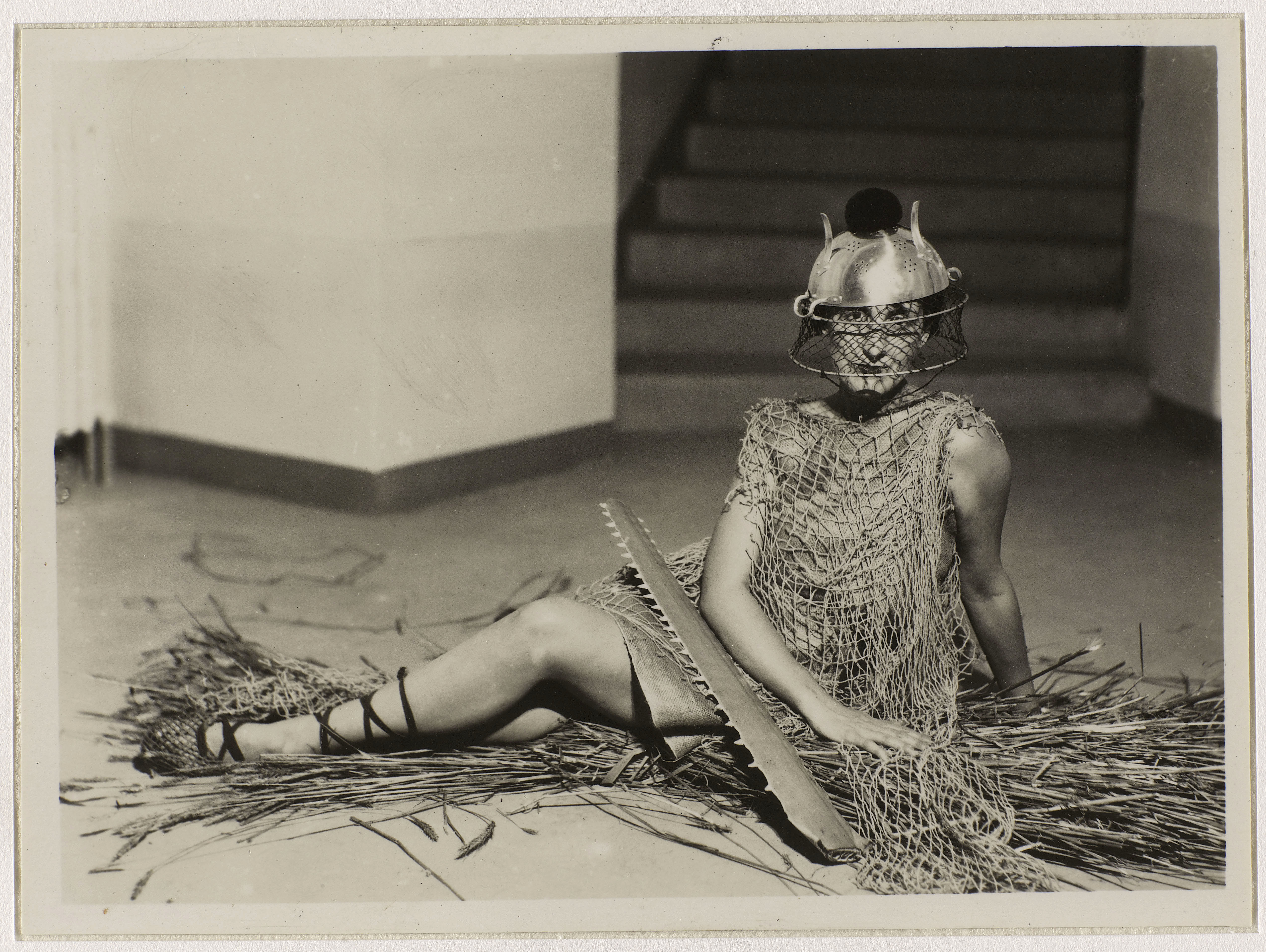 Man Ray (Emmanuel Radnitzky) :: Bal au château des Noailles, vers 1929. Epreuve gélatino-argentique. | src l'œil de la photographie