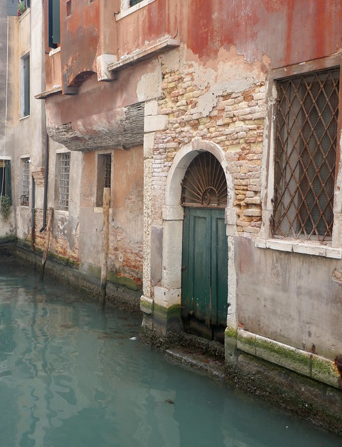 Au hasard des canaux, Sestiere de Santa Croce, Venise, Vénétie, Italie.