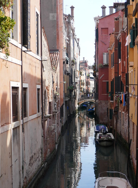 Au hasard des canaux, Sestiere de Santa Croce, Venise, Vénétie, Italie.
