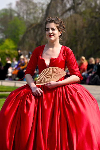 220423 Haarzuilens - Elfia 2022 - Costume Parade - Girl in Red 1003