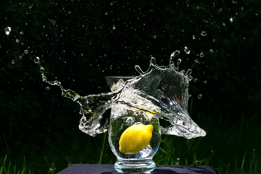 Zitrone trifft Wasser