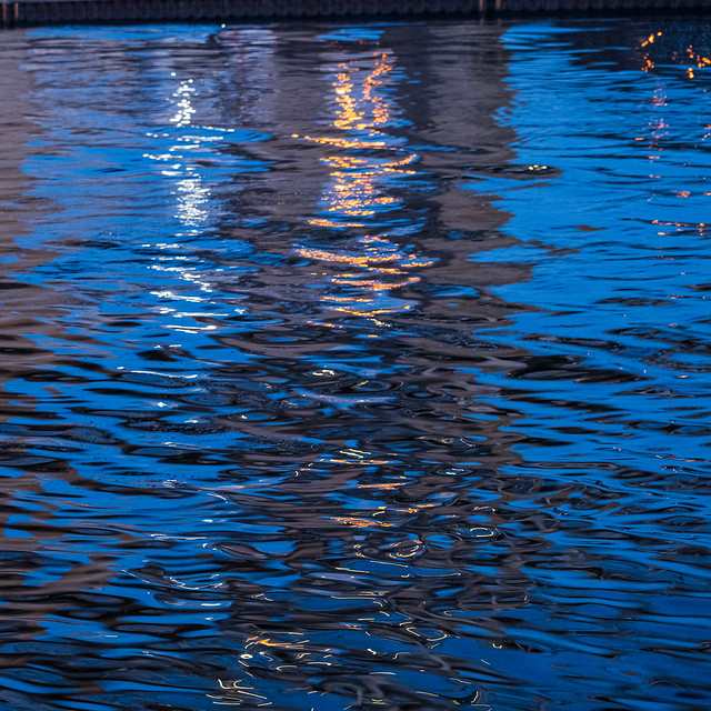 morning water reflection
