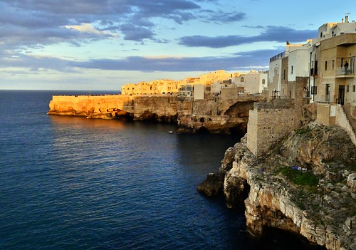 _DSC8196 : Polignano A Mare, Les Pouilles, Italie by pascalvu1, italy d780 eau mer architecture sunset
