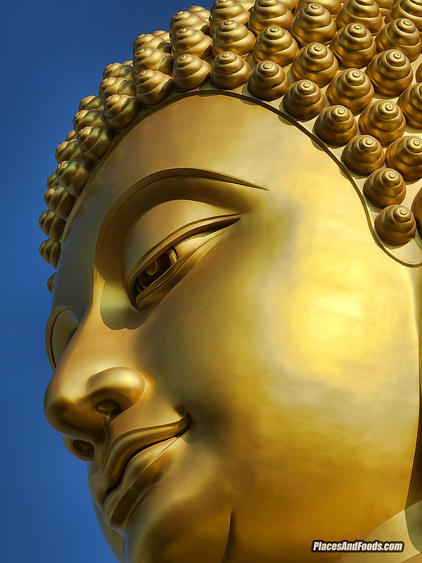 Wat Paknam Phasi Chareon golden buddha