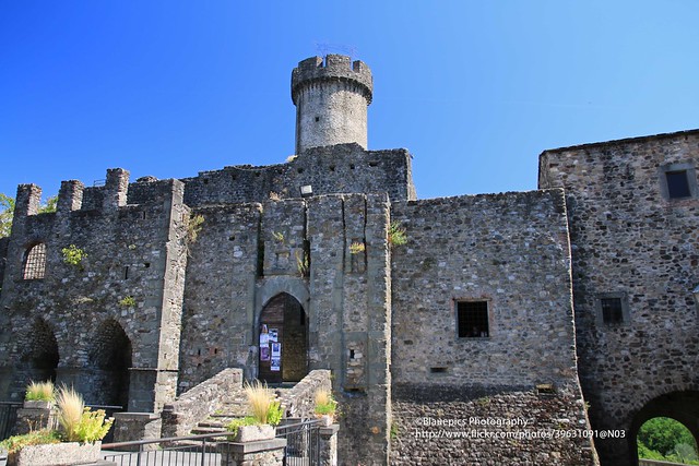 Castello di Malgrate, fortress walls