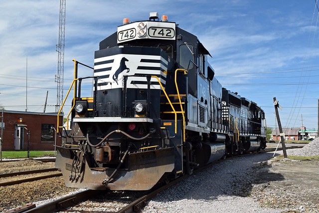 Norfolk Southern 742 and 3057 [02]