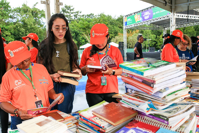 14.05.22 - Mais de 30 mil exemplares são doados pela Prefeitura de Manaus na '6ª Feira do Livro', neste sábado