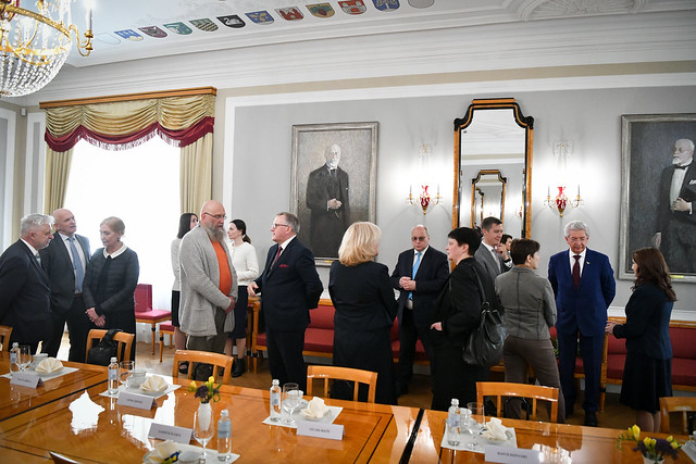17.05.2022. Valsts prezidents Egils Levits tiekas ar Saeimas Izglītības, kultūras un zinātnes komisijas pārstāvjiem