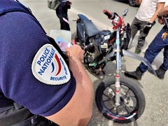 Tarbes : Violente collision entre une voiture de police et un jeune motocycliste