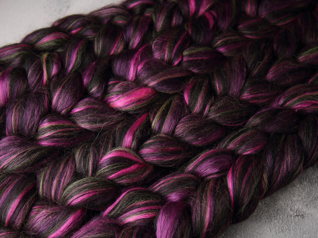Indulgence British wool, baby Alpaca and Mulberry Silk blended top spinning fibre 100g in ‘Gothique’