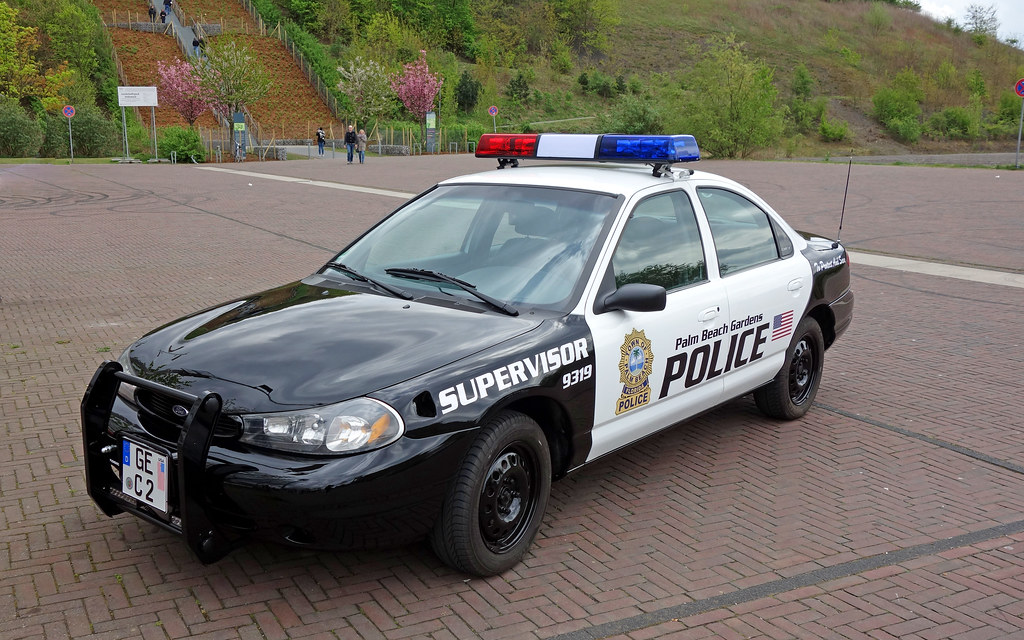 1998/99 Ford Contour 'Police' ... shared the Ford CDW27 pl… | Flickr