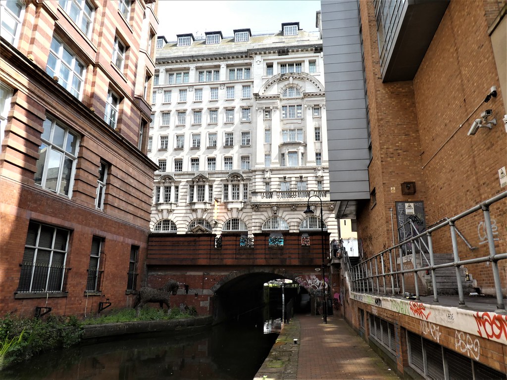 Manchester Rochdale Canal  near the Palace Theatre = note the willow horse and fox to the left of the canal