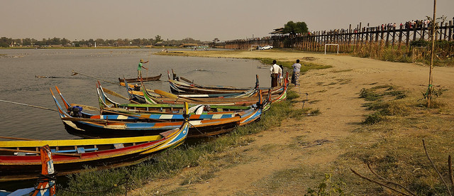 MYANMAR, Burma - Mandalay-Amarapura , neben der U-Bein-Brücke am Ufer des Taungthaman See, 78808/20708