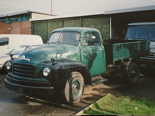 This is a lightweight Bedford A type ,I took this in Enfield ,Middx many years ago.