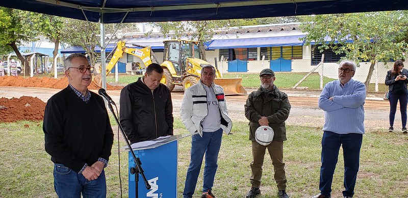 Prefeito Chico Sardelli visita o início das obras do Programa Água na Torneira no São Vito