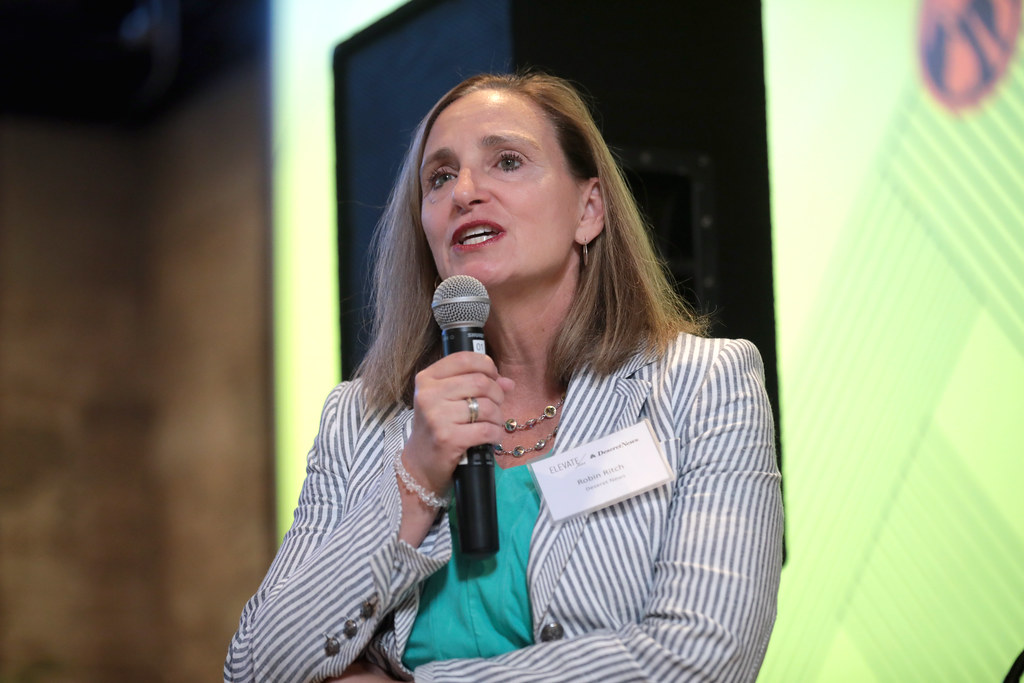 Robin Ritch | Robin Ritch speaking with attendees at an even… | Flickr
