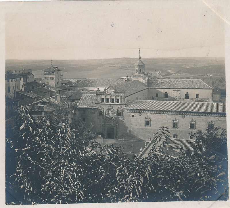 Hospital de Santa Cruz en Toledo en 1907 fotografiado por F. Bardon. Colección personal de Eduardo Sánchez Butragueño.