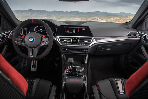 O novo BMW M4 CSL - A reedição de uma lenda