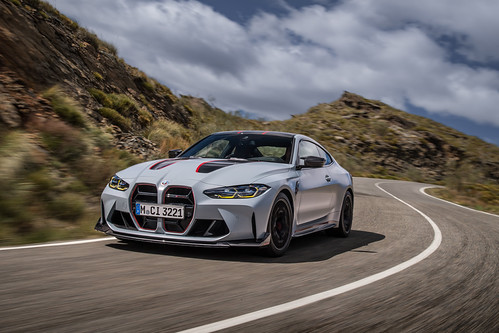 O novo BMW M4 CSL - A reedição de uma lenda